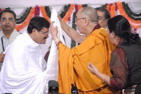 pujyagurujishrirakeshbhaivisitingourcampwithH.H.Dalailama