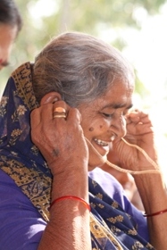 Listeningwiththehelpofhearingaids