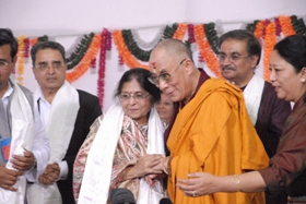 H.H.DalaiLamavisintingourcamp