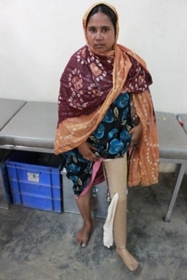 OldladywithJaipurFoot