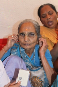Listeningwiththehelpofhearingaids