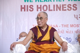 H.H.DalaiLamavisintingourcamp