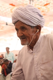 Listeningwiththehelpofhearingaids