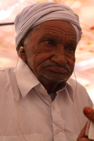 Listeningwiththehelpofhearingaids